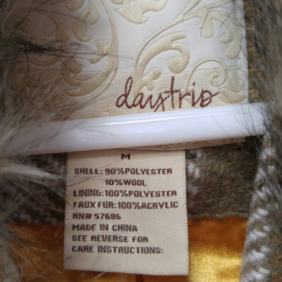 NWT Daytrip from thw Buckle, Plaid Gold Brown Faux Fur Collar, Pea Coat Medium - Picture 7 of 11